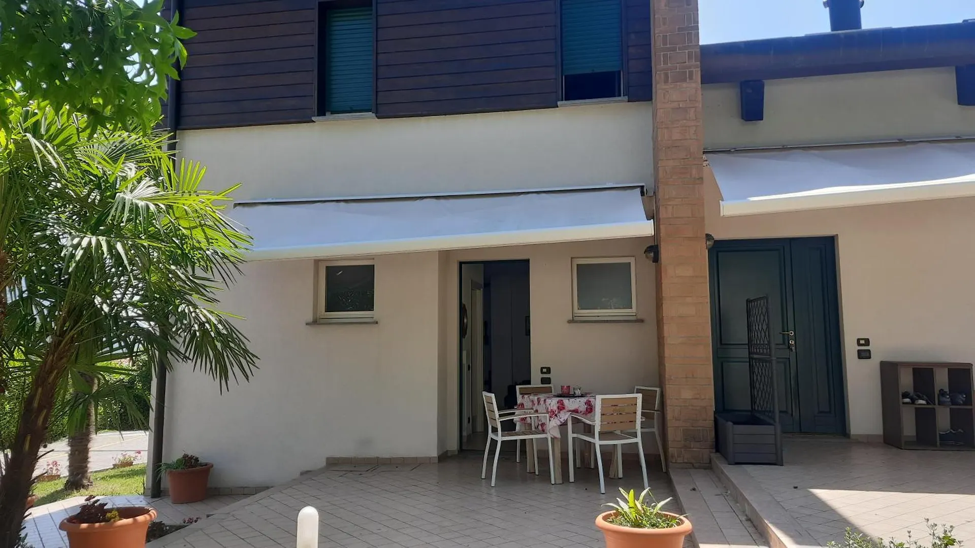 לקו Villa Sara